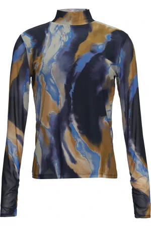 Comma, Shirt