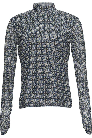 Comma, Shirt