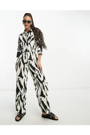 Monki Tie waist jumpsuit in lack and beige print