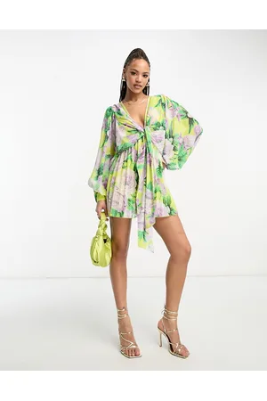 ASOS Dames Playsuits - Tie front batwing pleated playsuit in yellow floral