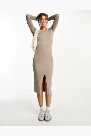 New Look V neck ribbed knitted midi dress with side split in mink
