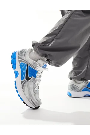 Nike Zoom Vomero 5 trainers in and blue