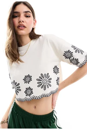 Miss Selfridge Cropped tee with daisy embroidery in cream