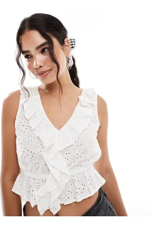 New Look Ruffle front broderie top in