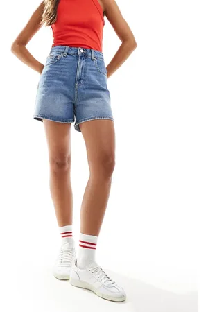 Tommy Hilfiger Denim mom shorts in mid wash