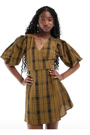 Glamorous V neck mini wrap smock dress in orange check