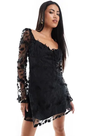 Love Triangle Sweetheart neck lace mini dress in