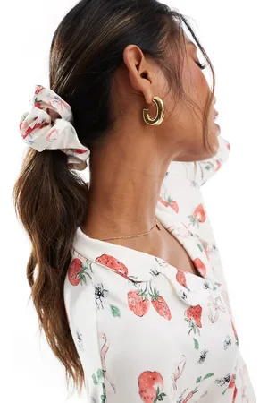 Kaiia Satin sleep hair scrunchie co-ord in strawberry and bow print