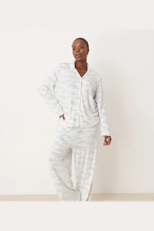 Urban Threads Curve satin long sleeve revere and trouser pyjama set in cloud print