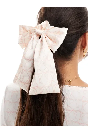 Kaiia Bow satin sleep hair scrunchie co-ord in pink and cream bow print