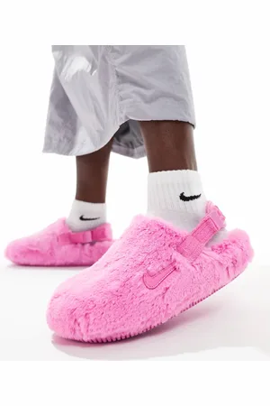 Nike Fluffy calm mules in