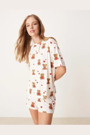 Urban Threads Poly short sleeve t-shirt and short pyjama set in love teddy bear print