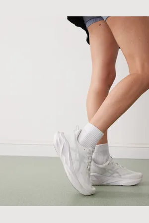 Asics Novablast 5 trainers in