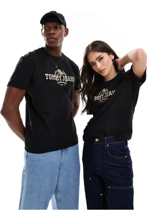 Tommy Hilfiger Unisex varsity graphic t-shirt in