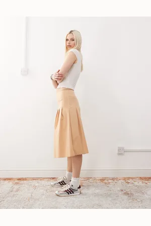 Reclaimed Midi kilt skirt in butter yellow