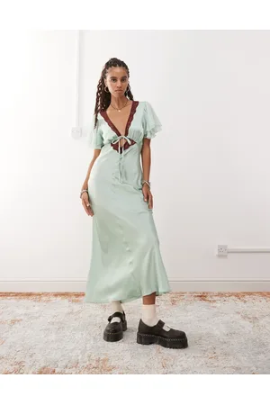 Reclaimed Maxi tea dress with keyhole and contrast lace in mint