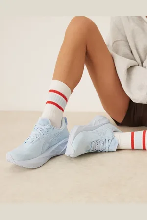 Asics Novablast 5 lite-Show running trainers in lite-show and light blue