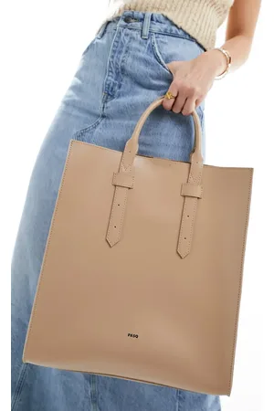 PASQ Structured tote bag with detachable crossbody strap in sand