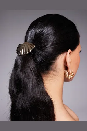 Kaiia Oversized shell hair tie in