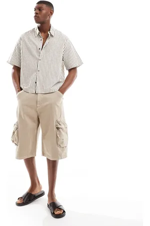 Bershka Baggy cargo short in ecru