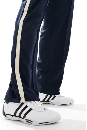 adidas Adracer low trainers in and black