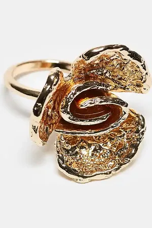ASOS ASOS DESIGN Curve ring with textured flower design in tone
