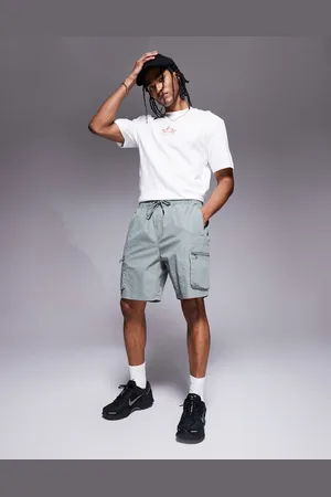 River Island Stretch cargo shorts in light