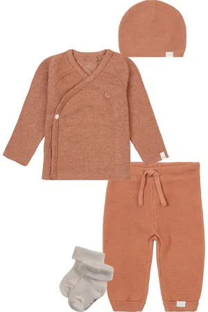 Noppies Kledingset - 4 delig - Broek Grover Knit - - Shirt Nanyuki - Muts Rosita - 1 paar sokjes taupe - Maat 62