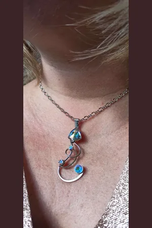 Malù CHEEK Handgemaakt juweel - Italiaans design met SWAROVSKI ELEMENTS™ Ketting 45 cm - Lengte 6 cm x2,5 cm - Juweel van gerhodineerd materiaal.