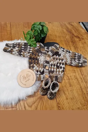 Merkloos Happy Bebie | Baby | Mama | Set | Slofjes | Vest | Kraamkado | Gehaakt | Handmade