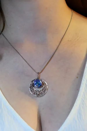 Malù VEGA - Handgemaakt juweel - ketting 45 cm - Hanger Ø 30 mm - Italiaans design met SWAROVSKI ELEMENTS™ Juweel van gerhodineerd materiaal.