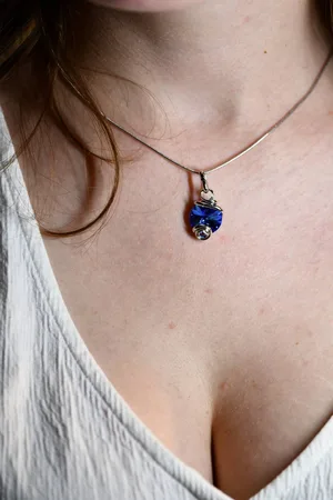 Malù PUNTO LUCE Collier Handgemaakt - Italiaans design met SWAROVSKI ELEMENTS™ Ketting 40 cm -Hanger Ø 14 mm - Lengte 3 cm -Juweel gemaakt van gerhodineerd materiaal.