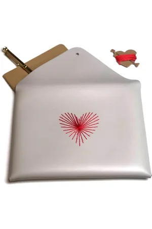 chasing DIY Stitch Heart Strings Envelope Pouch