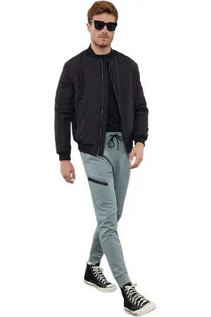 Trendyol Donkerbeige Normale/Normale Snit Gestikte Zak Gedetailleerde Sportkleding Joggingbroek Tmnaw25Ea00024