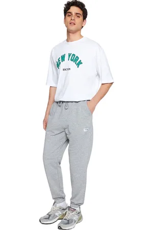 Trendyol Ecru Regular Fit Label Geappliceerde Zakken Gestikte Joggingbroek Tmnss23Ea00010