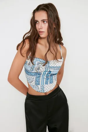 Trendyol Gelimiteerde Editie Met Strikdetail Op De Rug Satijnen Sjaal Patroon Crop Geweven Blouse Twoss21Bz1903