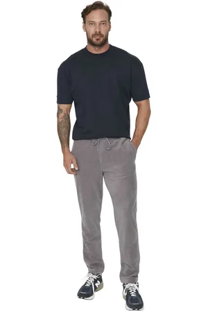 Trendyol Zwarte Regular/Normal Cut Label Applicatie Rubberen Been Anti-Pilling Fleece Joggingbroek Tmnaw23Ea00061