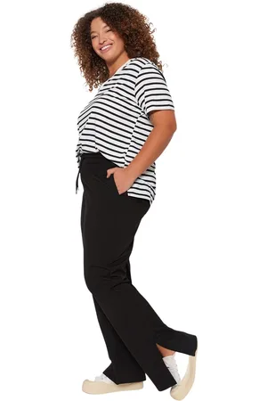 Trendyol Zwarte Rechte Pasvorm Dunne Split Gebreide Plus Size Joggingbroek Tbbss23Aj00003