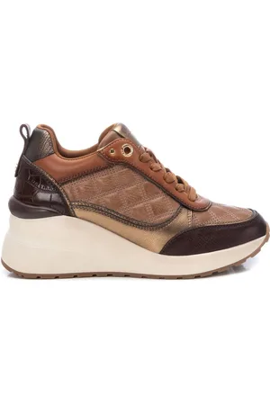 Carmela 161845 Trainer
