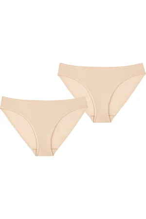 Triumph Tai-Slip Body Make-Up Essentials