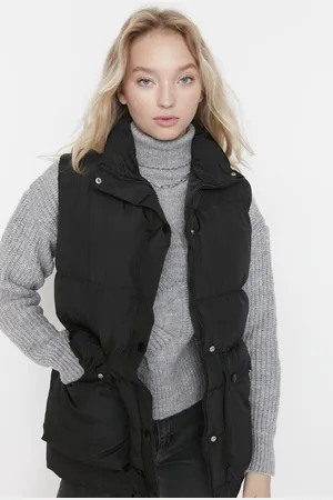 Trendyol Zwart Wijd Uitgesneden Oversized Puffervest Met Hoge Hals Twoaw23Ye00015