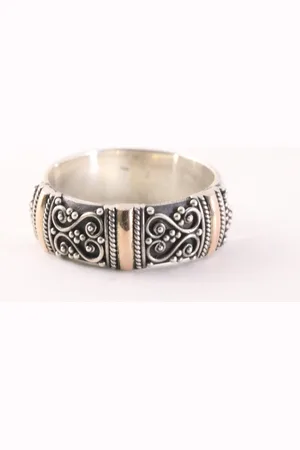 AsiAsia Traditionele bewerkte zilveren ring met 18k gouden banden - maat 19