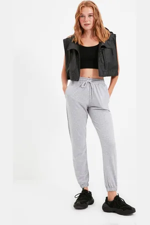 Trendyol Vrouwen Normale taille Basis jogger Grijze Basic Jogger Slank Gebreide Joggingbroek TWOAW21EA0194