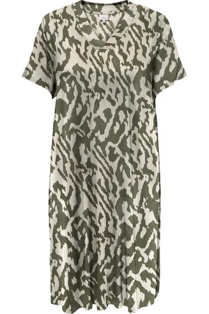 ONLY CARFYRLA LIFE S/S V-NCK BLK AOP DRE NOOS - Dames jurk Maat 46/48