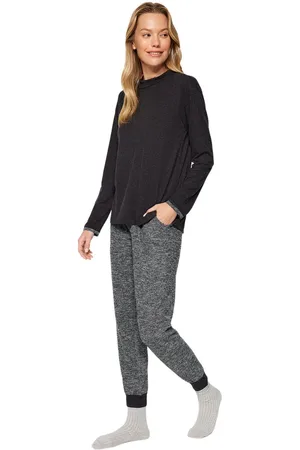 Trendyol Gebreide Pyjamaset Met T-Shirt En Joggingbroek Met Zwarte Manchetten Thmaw24Pt00222.