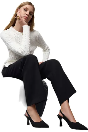 Trendyol Zwarte Puntige Slingback Damesschoenen Met Dunne Hak Takaw25To00010
