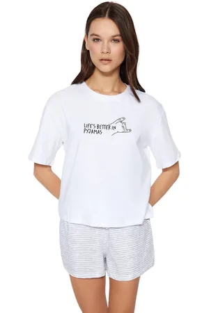 Trendyol Poederkatoenen Gestreepte Slogan Bedrukte Shorts Gebreide Pyjamaset Thmss23Pt00228