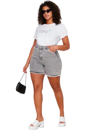 Trendyol Grijze Mini-Denimshort Met Zakken En Pijpen En Kwastjes Tbbss24Ap00010