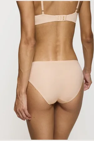 Triumph Tai-Slip Body Make-Up Essentials