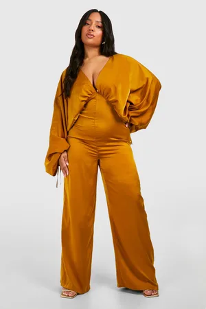 Boohoo Plus Matte Satijnen Jumpsuit Met Extreme Mouwen